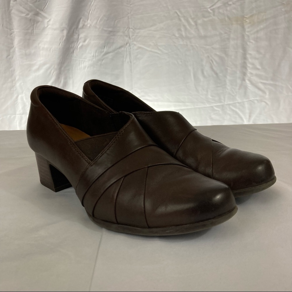Clarks Un Damson Adele - brown, size 8 - 1.5” heel
